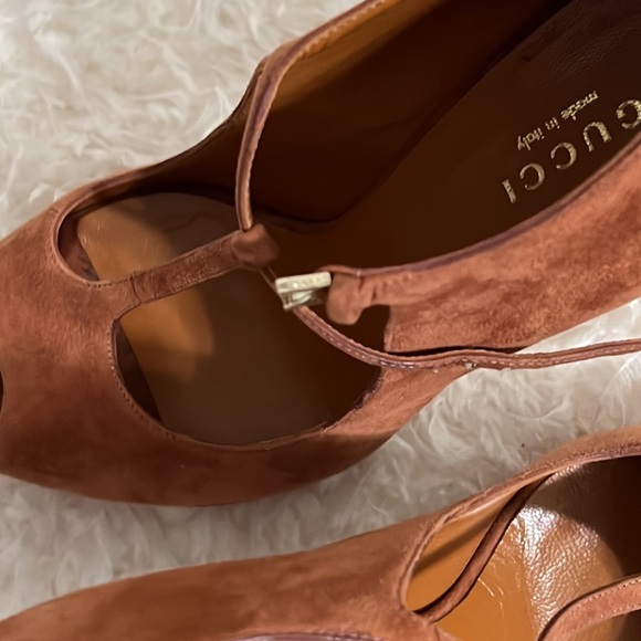 Authentic Gucci Suede T Strap Peep Toe Platform Heels Light Rust Color S… - Picture 10 of 15